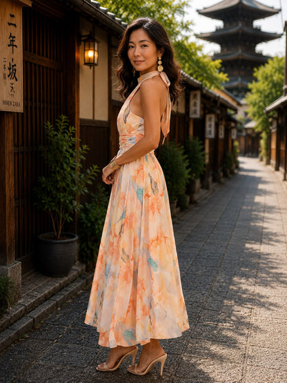 さやか | 目を引く、水彩プリントのホルターネックワンピース
